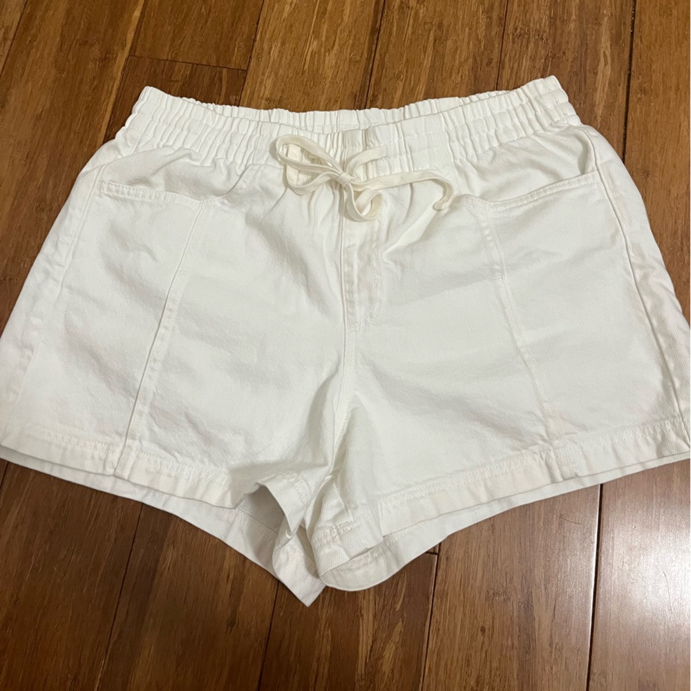 Universal Thread White Elastic Waist Drawstring Athletic Shorts